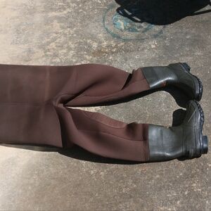 The Magellan Outdoors™ Men's Neoprene Bootfoot fishWaders feature 85% neoprene